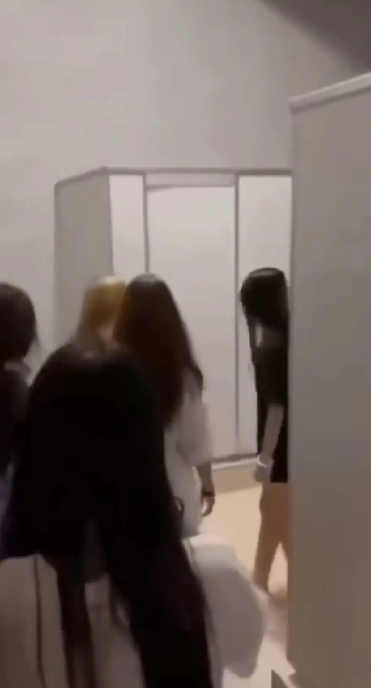 免费在线观看《厕所保卫战》女生原视频，HD高清画质流畅不卡顿 - 百度云网盘资源持续有效