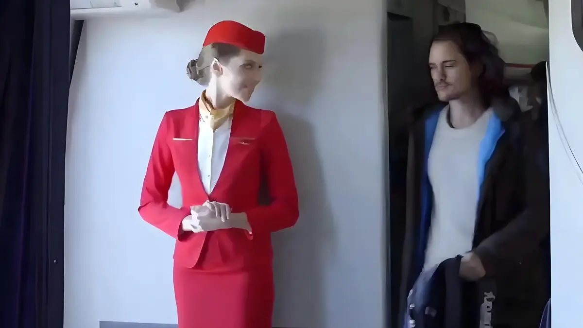 《私人航空》1080P高清版法国浪漫喜剧全网同步免费观看-私人航空20岁年龄差的空中邂逅，一场甜蜜反击