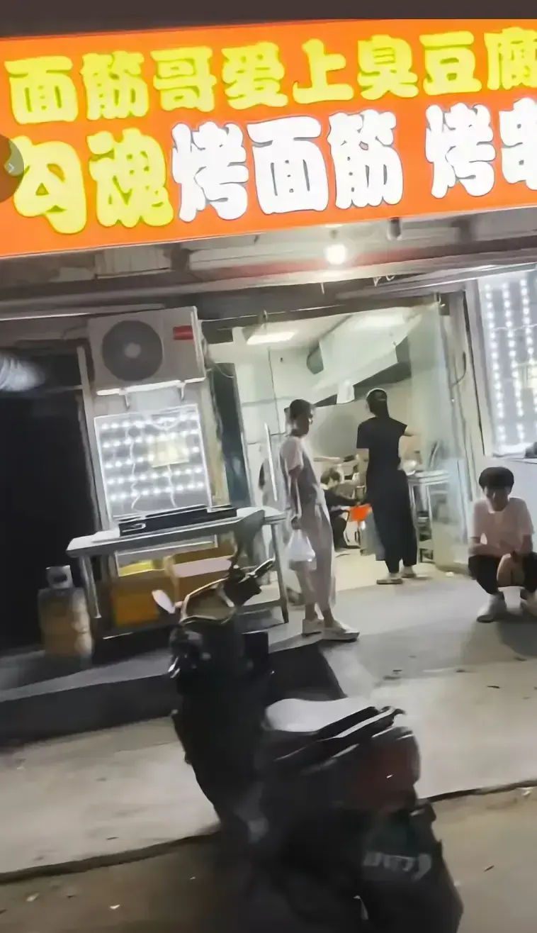 《面筋哥和老丈母娘事件》强力推荐，讲述面筋哥和老丈母娘故事，九个除夕亮点，免费在线畅享1080P高清