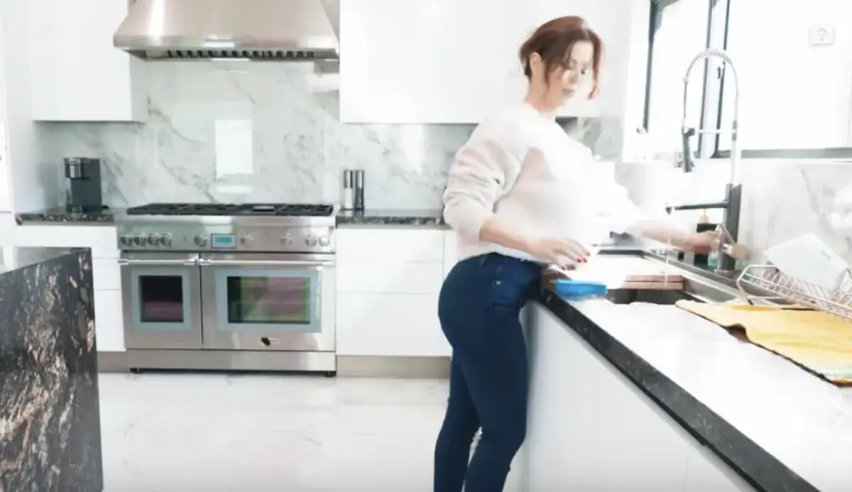 美国电影《Alexis Fawx》全系列资源！整合未删减中文版高清视频，《Alexis Fawx》免费无广告在线看，网盘下载多版本