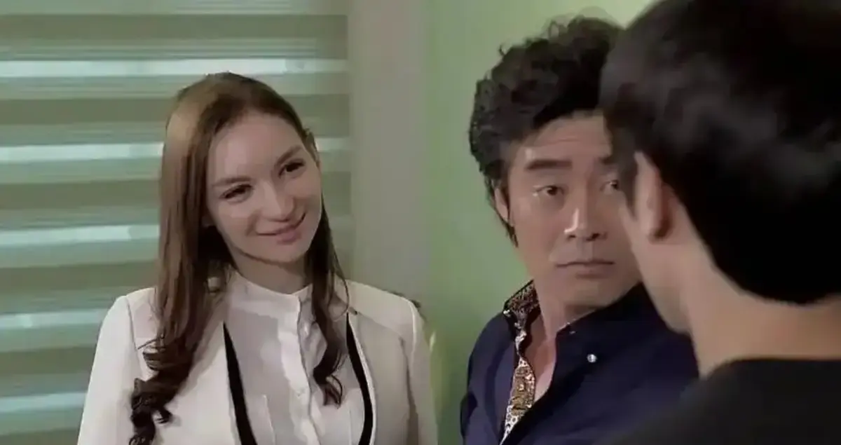 免费观看《俄罗斯妈妈》全集高清-未删减中文字幕版在线播放-1080P超清画质网盘下载-俄罗斯妈妈剧情