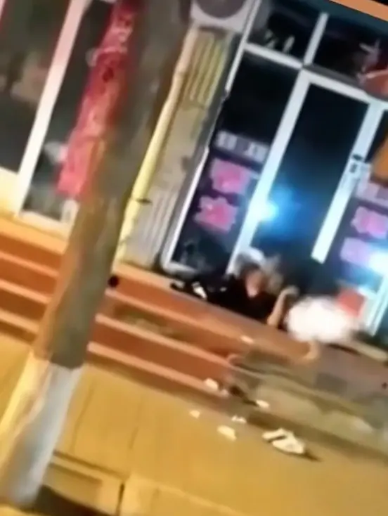 《原平纸扎店监控画面》HD高清画质流畅播放，百度云/夸克/迅雷网盘完整资源下载，原平纸扎店监控画面无广告观看