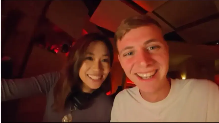 免费看《西安麻辣烫女孩陈雨婷》4K未删减原视频，博主搭讪片段全包含，HD高清画质流畅不卡顿！