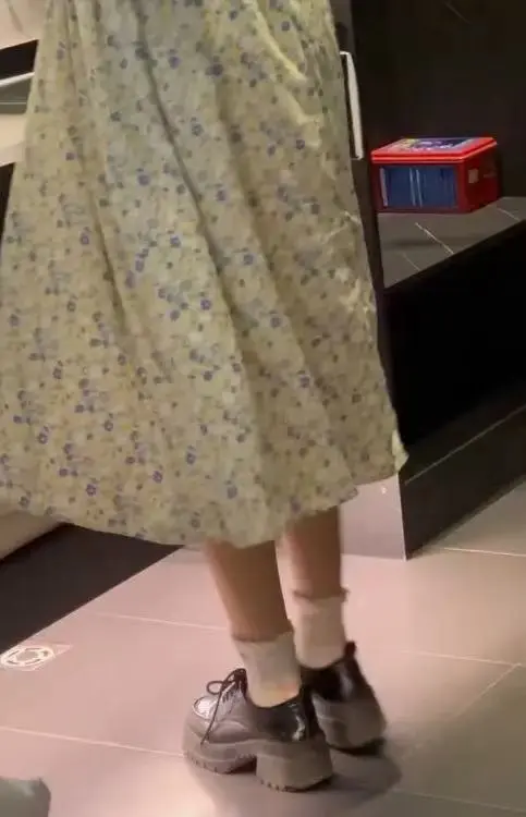 《元歌碎花裙合集》- 碎花裙邂逅甜系vlog，展现日系少女风，元歌镜头捕捉精彩，百度网盘免费获取！