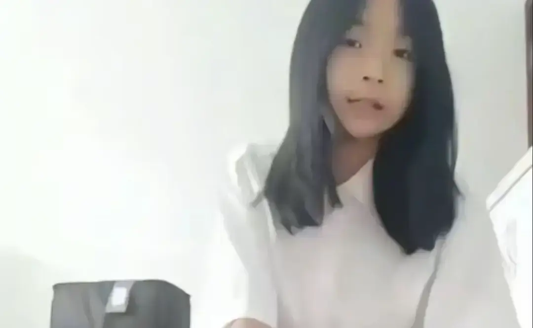 《张婉莹女孩写作业事件》高清呈现-张婉莹暑假作业写作业全过程记录-无删减资源免费在线观看-多网盘可下载