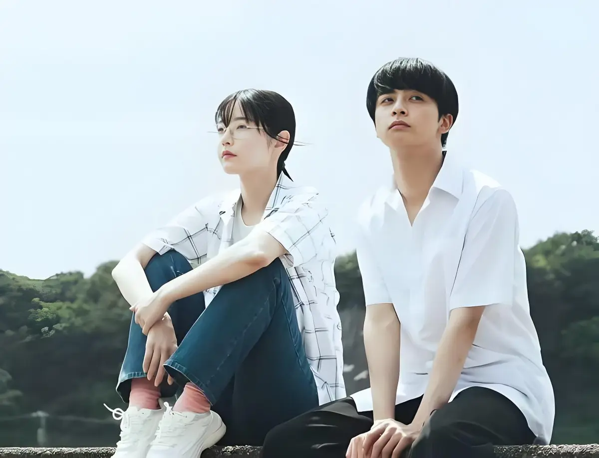 免费看纯爱虐心电影《夏日暗涌》-无广告流畅播放_超清蓝光画质_《夏日暗涌》里海风烟火下的极致暧昧拉扯！